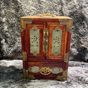 Vtg Oriental Wooden Jewelry Box Ornate Brass Carved Jade Inlaid w/ lock and key